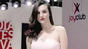 Video Iclik – Pasangan Muda Manisnya Cinta